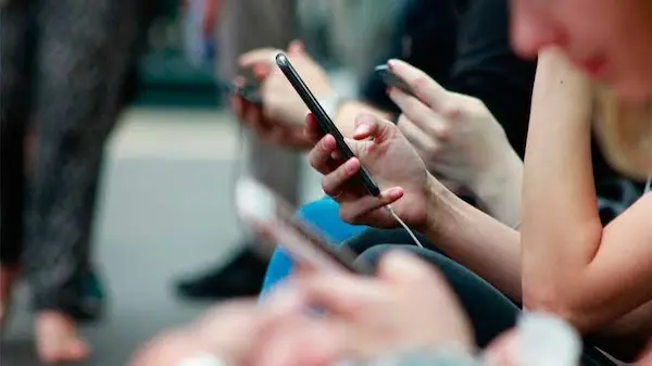 Se pueden continuar los prompts dentro de una conversación